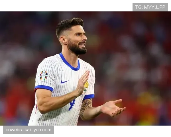 登贝莱边路突破造险，吉鲁头球中柱错失良机