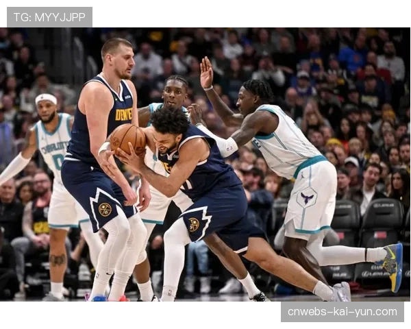 战术述评:湖人放弃传统中锋启用五小阵容,篮板劣势成双刃剑